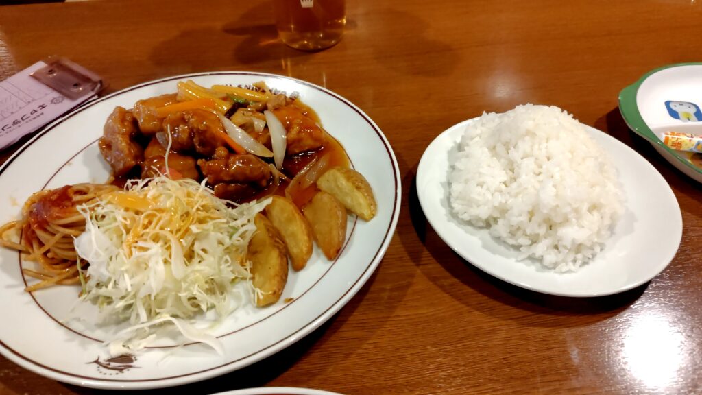 柔らか鶏肉の甘酢あんかけランチ
