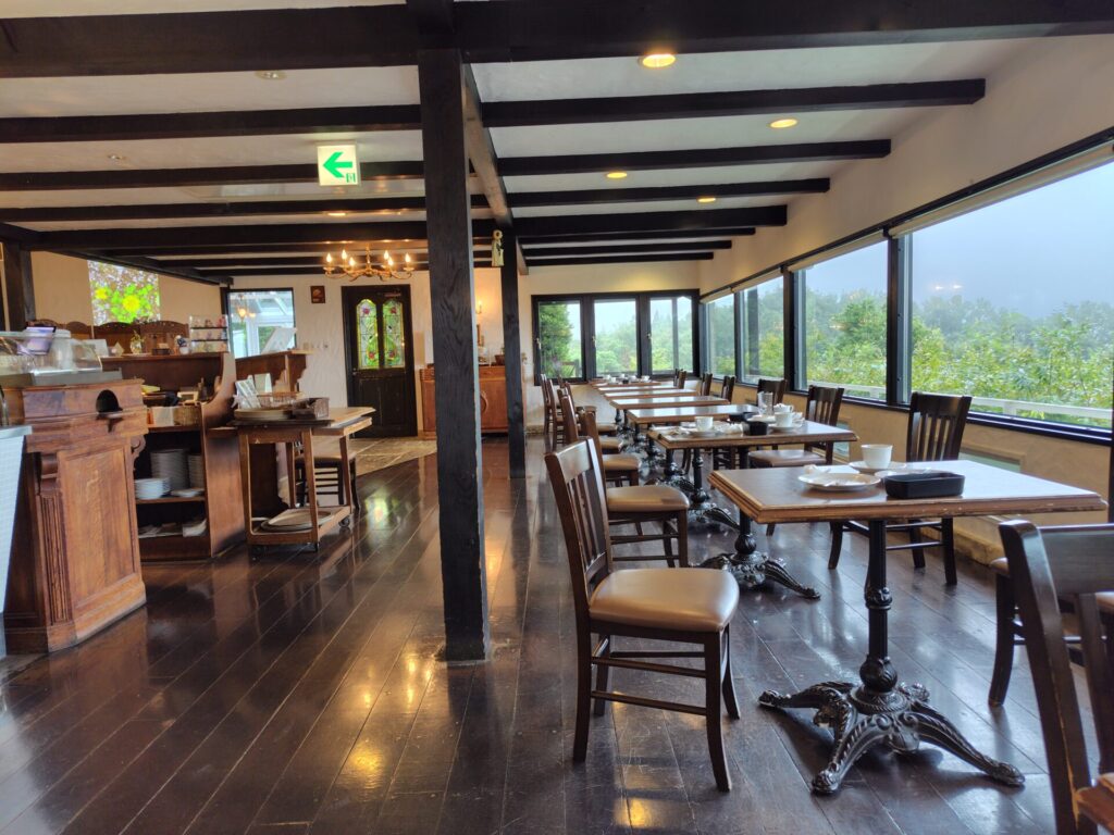 シェ・タニ　子連れ　内装１