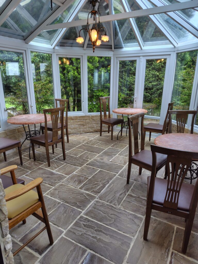 シェ・タニ　子連れ　店内２