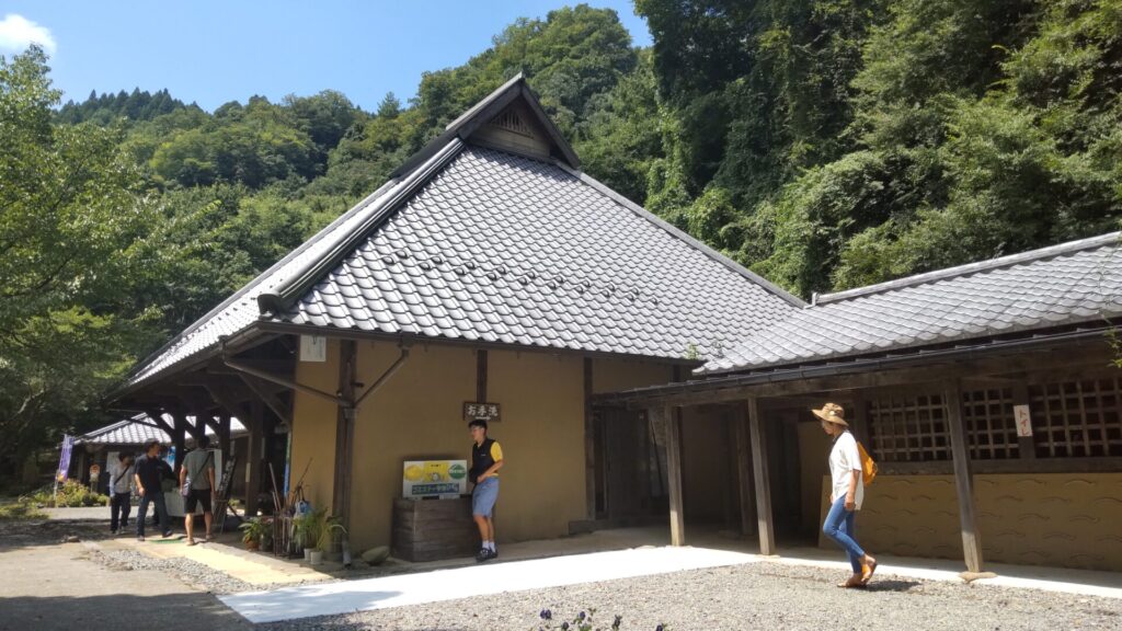 陽目の里　湧水茶屋　レジャー　外観