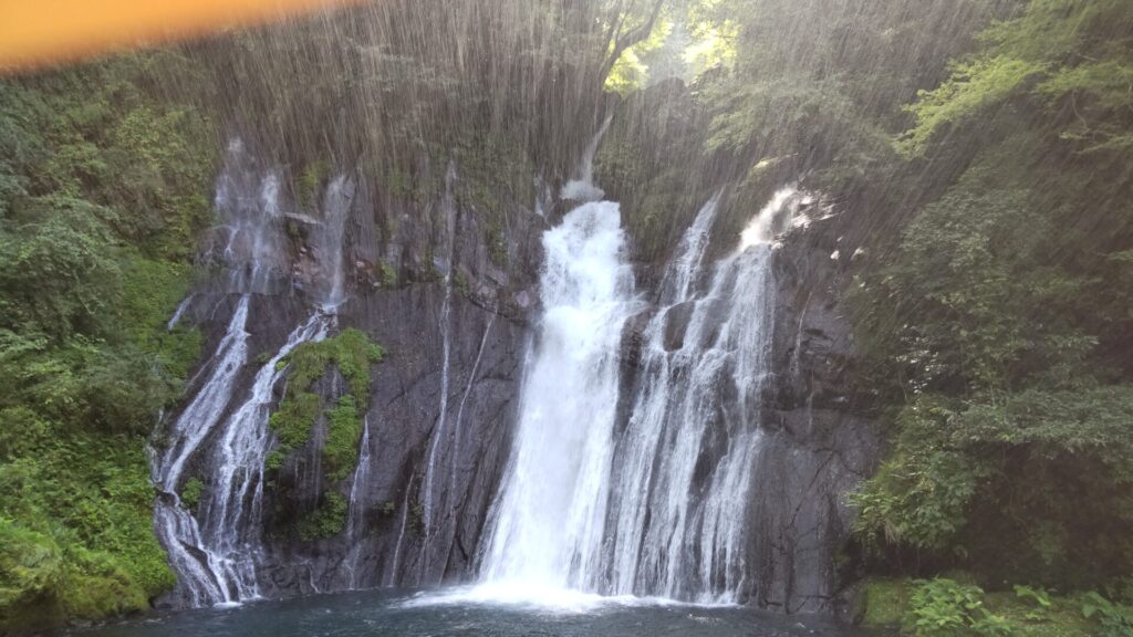 陽目の里　湧水茶屋　レジャー　滝2
