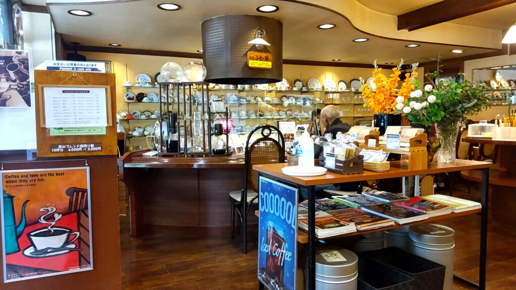 青山珈琲舎　子連れ　サンドイッチバイキング　内装