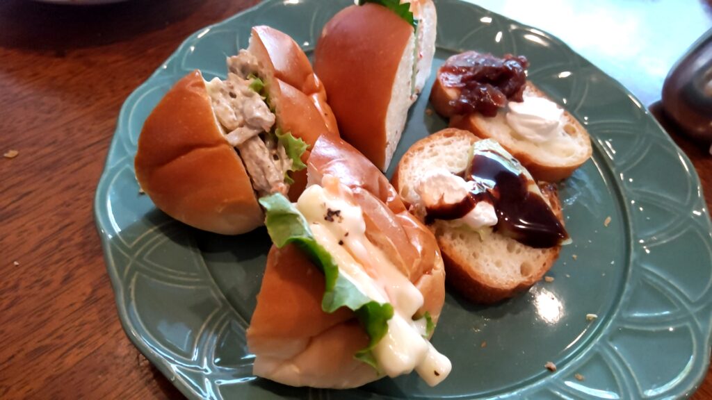 青山珈琲舎　子連れ　サンドイッチバイキング　料理