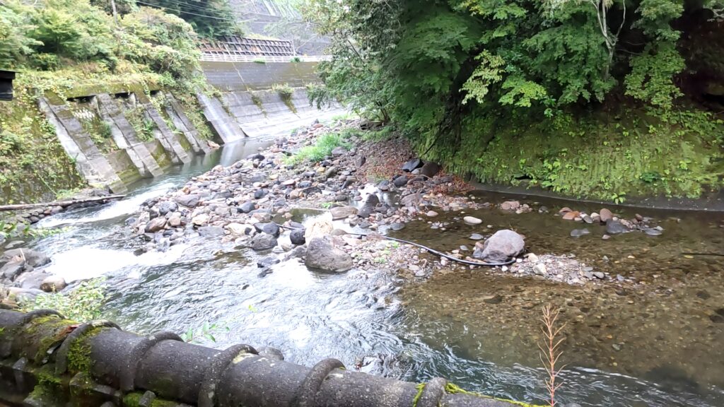 壁湯天然洞窟温泉 旅館 福元屋　子連れ　川