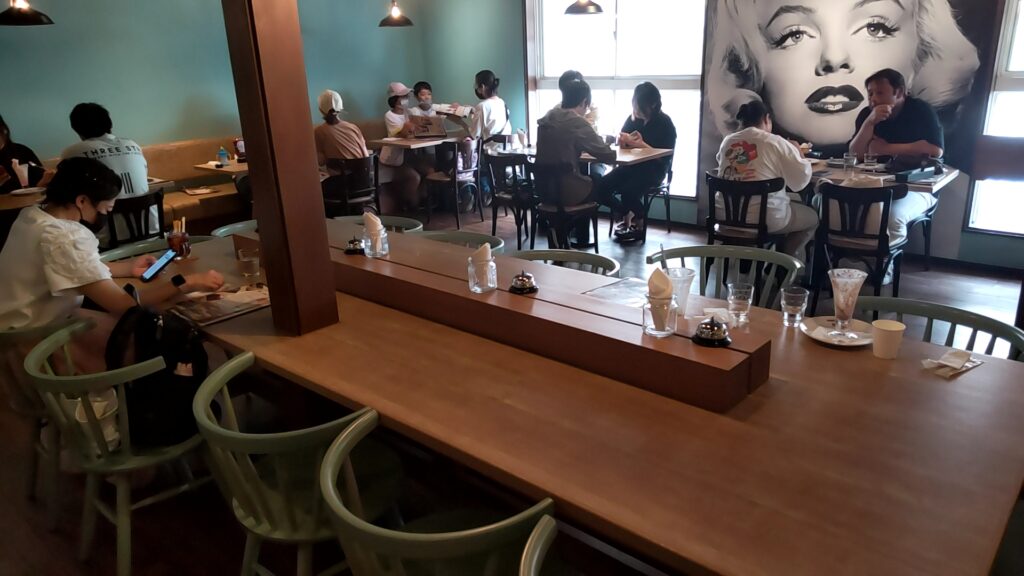 ランズ珈琲　子連れ　観光　スイーツ　ランチ　内観