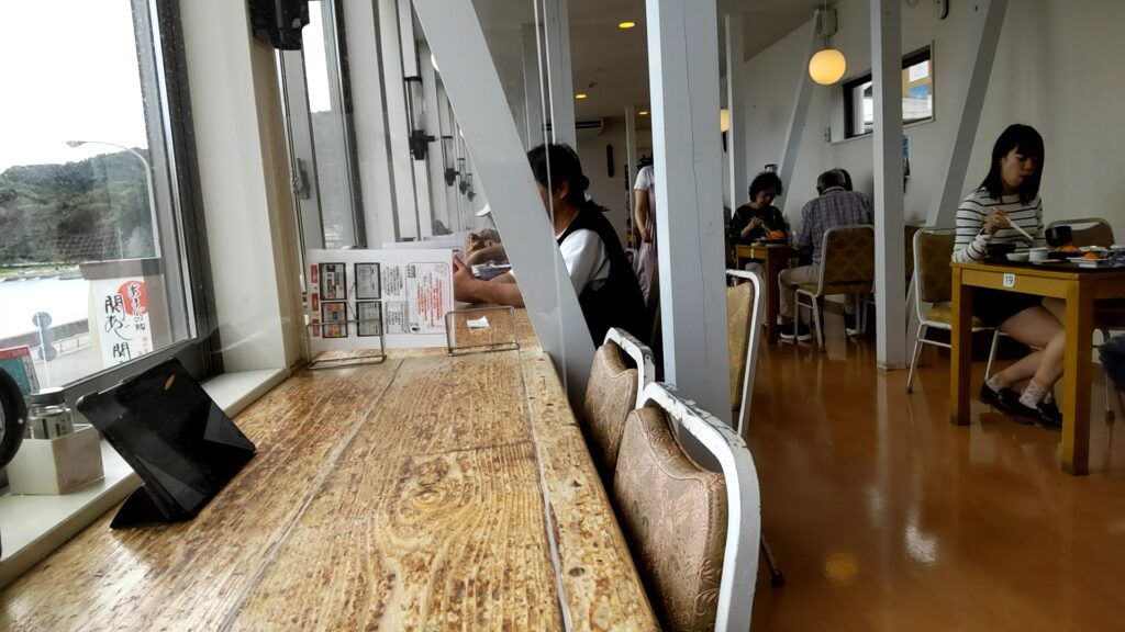 あまべの郷 関あじ関さば館　白木海岸のレストラン　子連れ　海鮮　店内