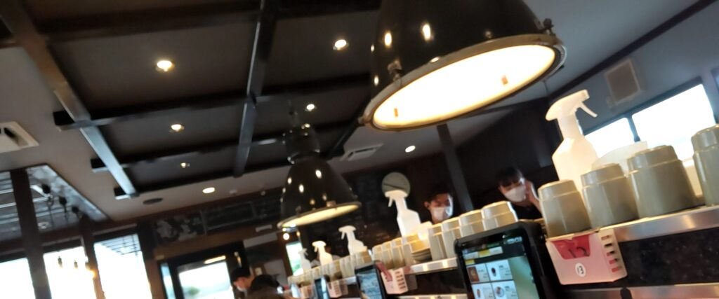 亀正　子連れ　寿司　店内