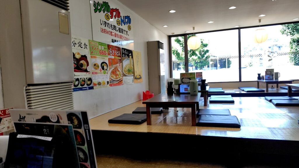 鳴門うどん 子連れ うどん 安い 内観