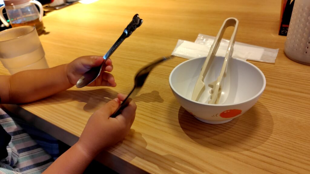 丸源ラーメン　子連れ　子供用カトラリー